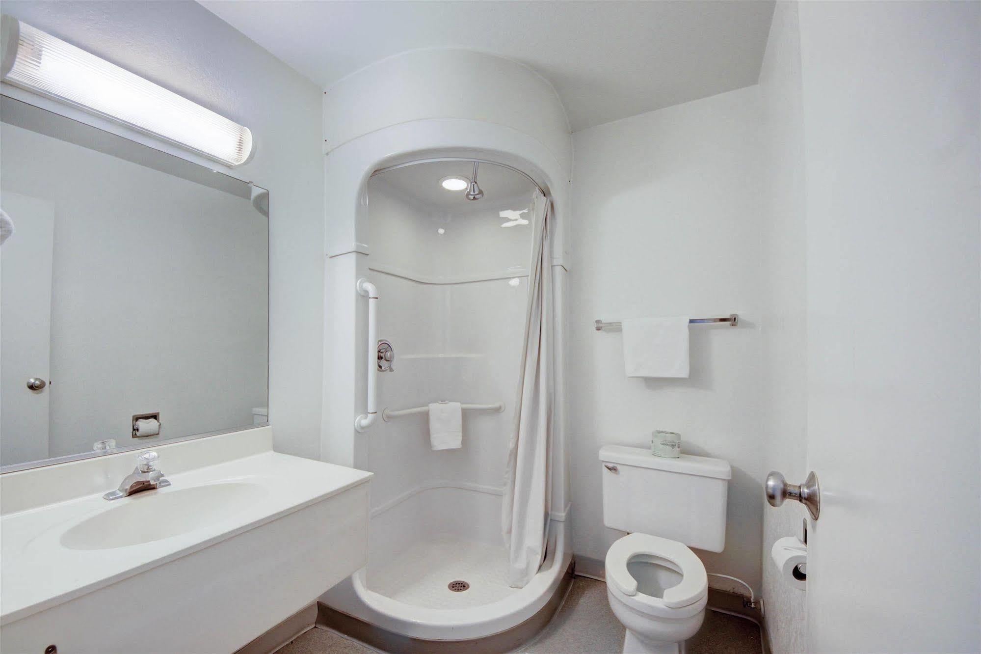 Avera Suites Маскогі Екстер'єр фото